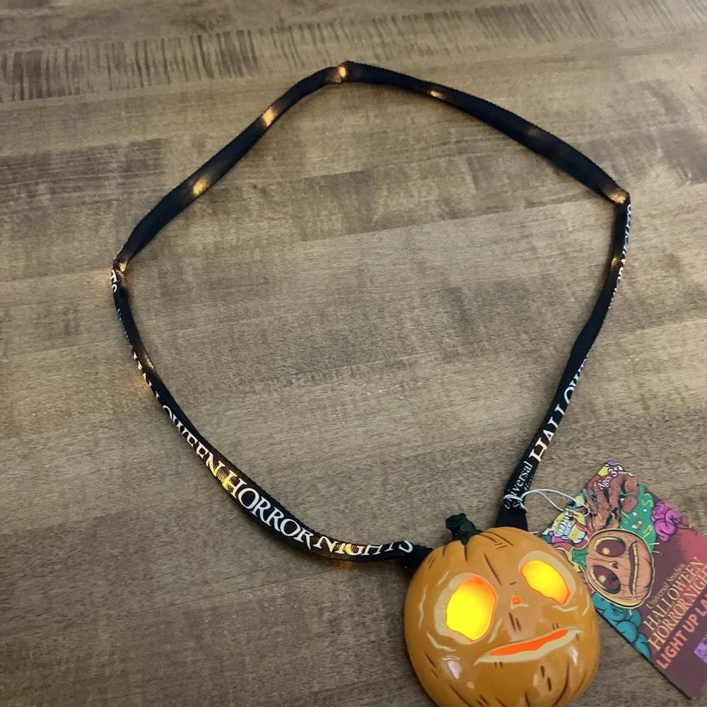 2023 Universal Studios HalloweenHorror Nights Lil' Boo‎ Light Up Pumpkin Lanyard